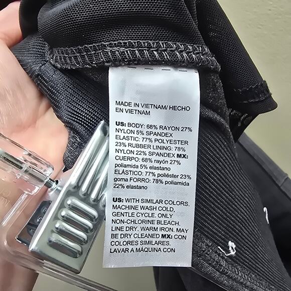 Chico's Pull-On Cropped Wide Leg Pants Stretch Tummy Control Dark Gray SZ 2 US L - Picture 5 of 5